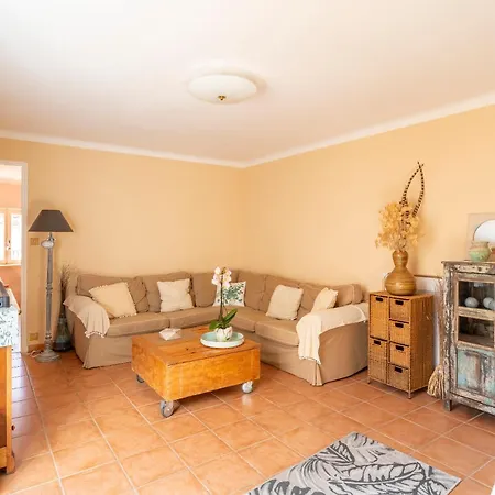 Maison Avec Vue Sur Les Alpilles Holiday home Les Angles (Gard)